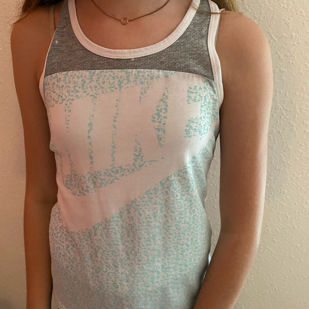 nike workout tank top